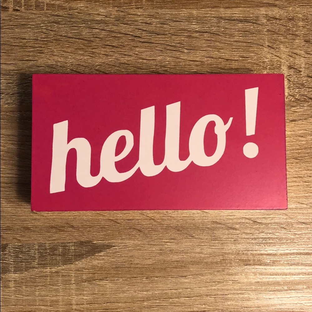 Hello/Goodbye Décor
